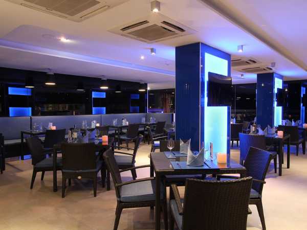 RESTAURANT & BAR