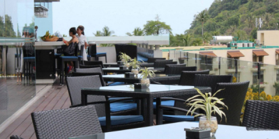 5 POOL BAR & LOUNGE